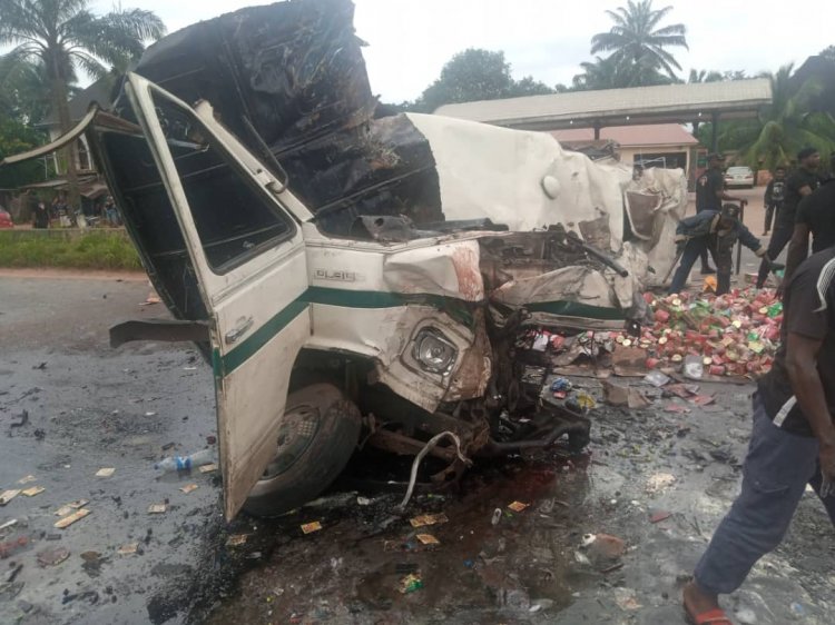 Trailer Driver Dies, Goods Damaged, As Trailer and Mercedes Benz Collide in Anambra