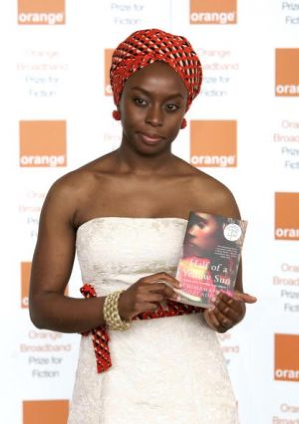 Chimamanda Ngozi Adiche eturugo ugo edemede na Amerika